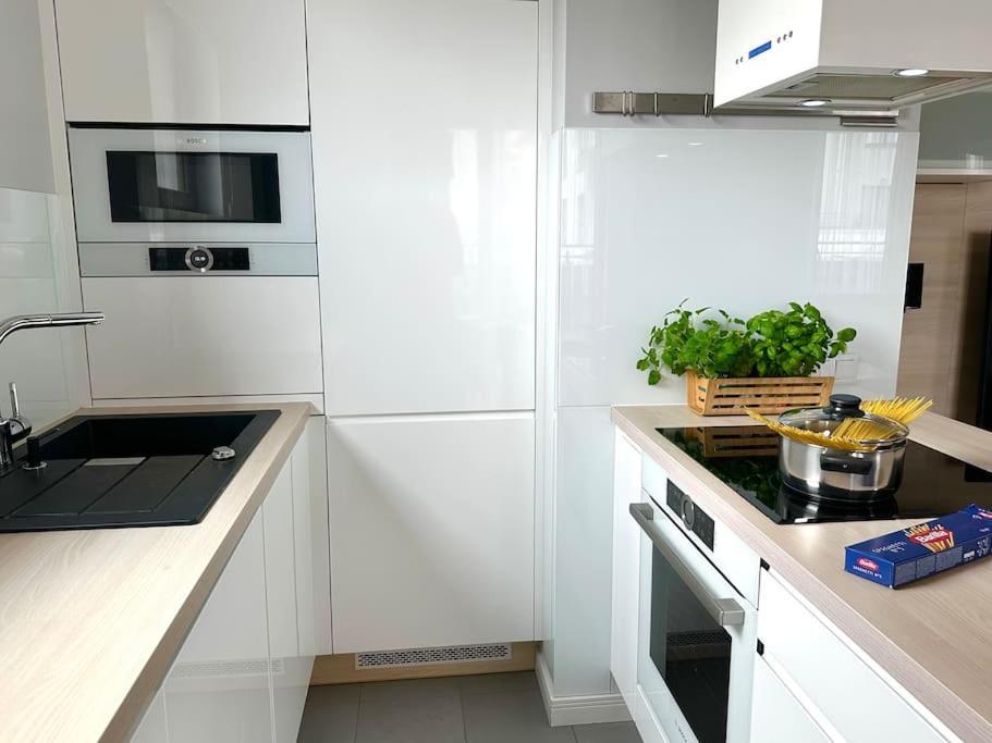 Apartament Jana Kazimierza 47 - 2 Sypialnie, 70M2, Balkon, Parking, Wi-Fi Warsaw Exterior photo
